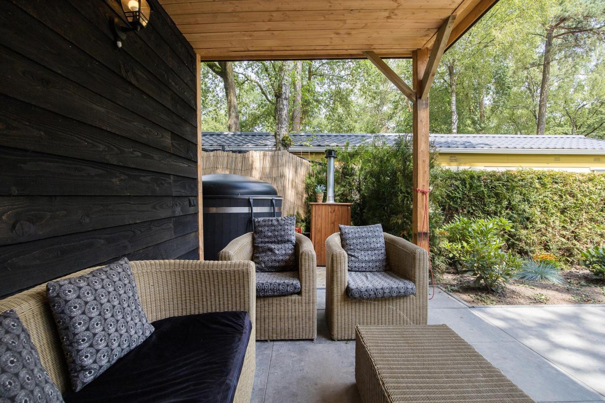 Veluwe Hoenderloo Luxury Chalet With Private Sauna And Hot Tub - Swimming Pool Tennis Court Supermarket Bowling Alley Theatre And Entertainment For Children Eksteriør bilde