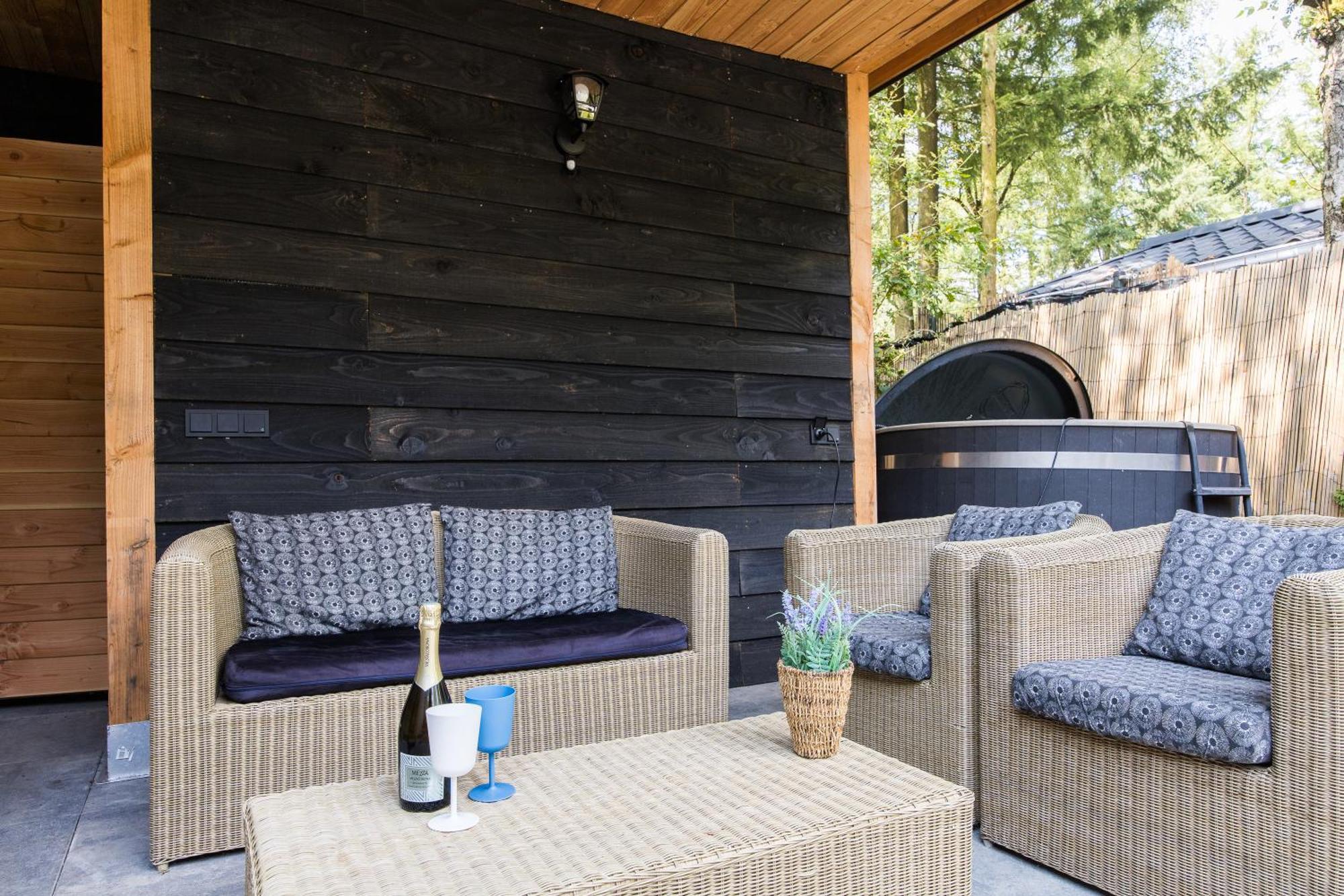 Veluwe Hoenderloo Luxury Chalet With Private Sauna And Hot Tub - Swimming Pool Tennis Court Supermarket Bowling Alley Theatre And Entertainment For Children Eksteriør bilde