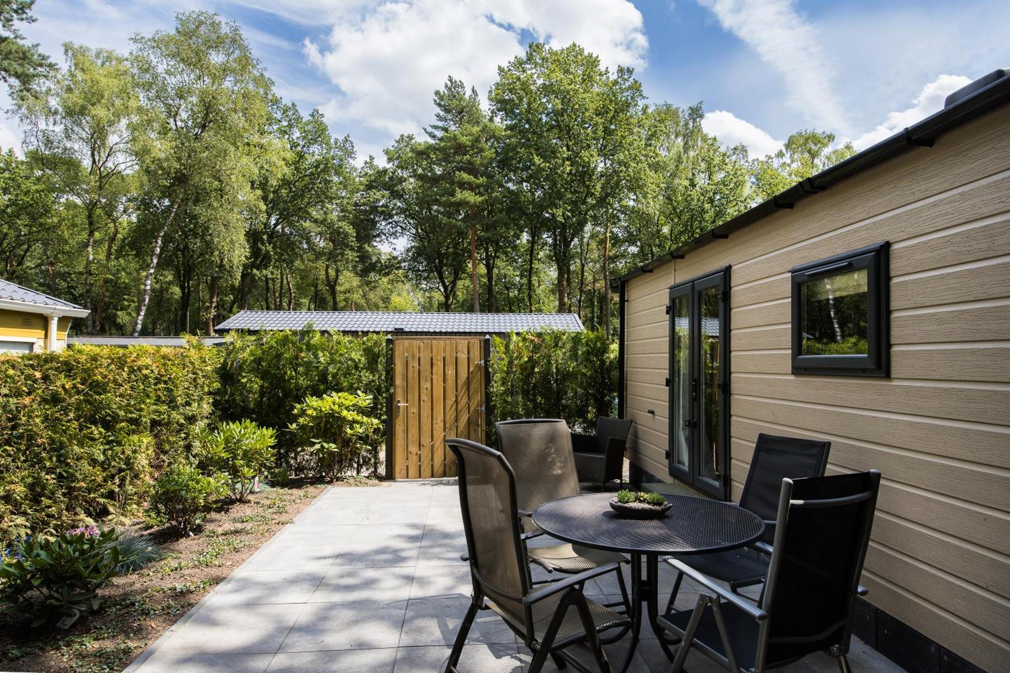 Veluwe Hoenderloo Luxury Chalet With Private Sauna And Hot Tub - Swimming Pool Tennis Court Supermarket Bowling Alley Theatre And Entertainment For Children Eksteriør bilde