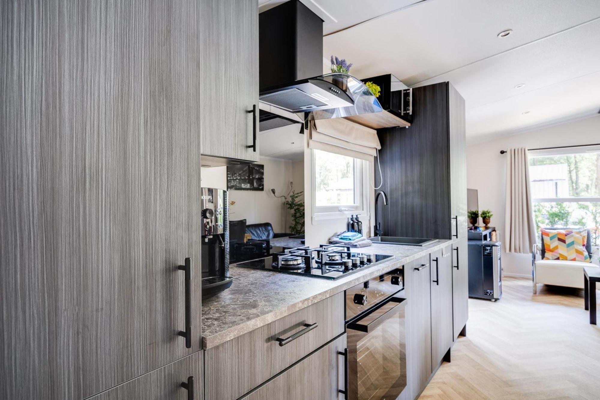 Veluwe Hoenderloo Luxury Chalet With Private Sauna And Hot Tub - Swimming Pool Tennis Court Supermarket Bowling Alley Theatre And Entertainment For Children Eksteriør bilde