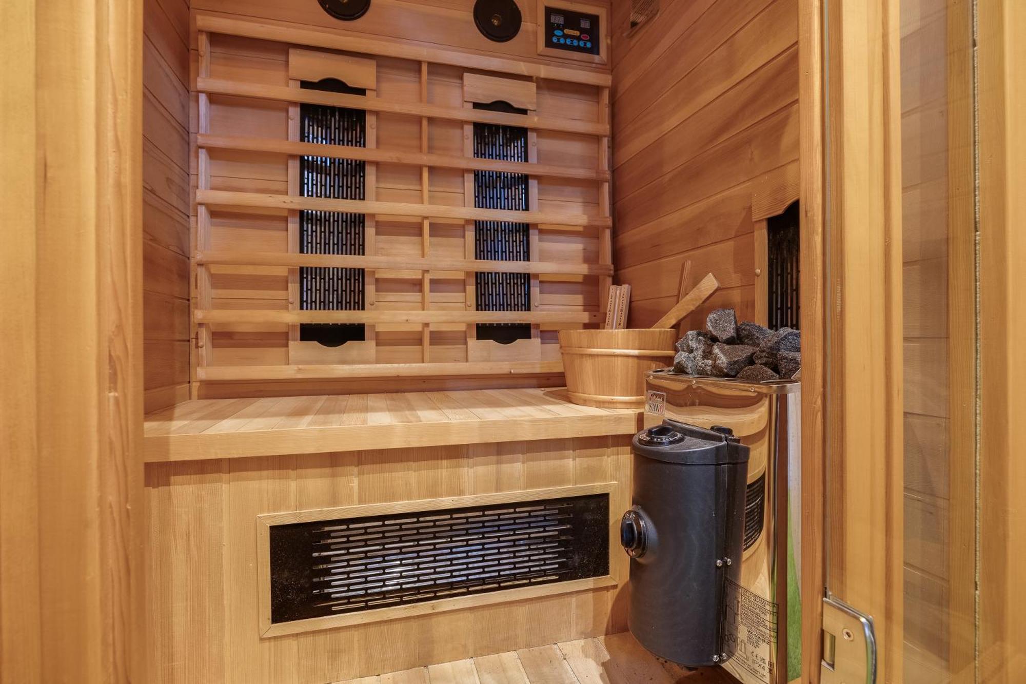 Veluwe Hoenderloo Luxury Chalet With Private Sauna And Hot Tub - Swimming Pool Tennis Court Supermarket Bowling Alley Theatre And Entertainment For Children Eksteriør bilde